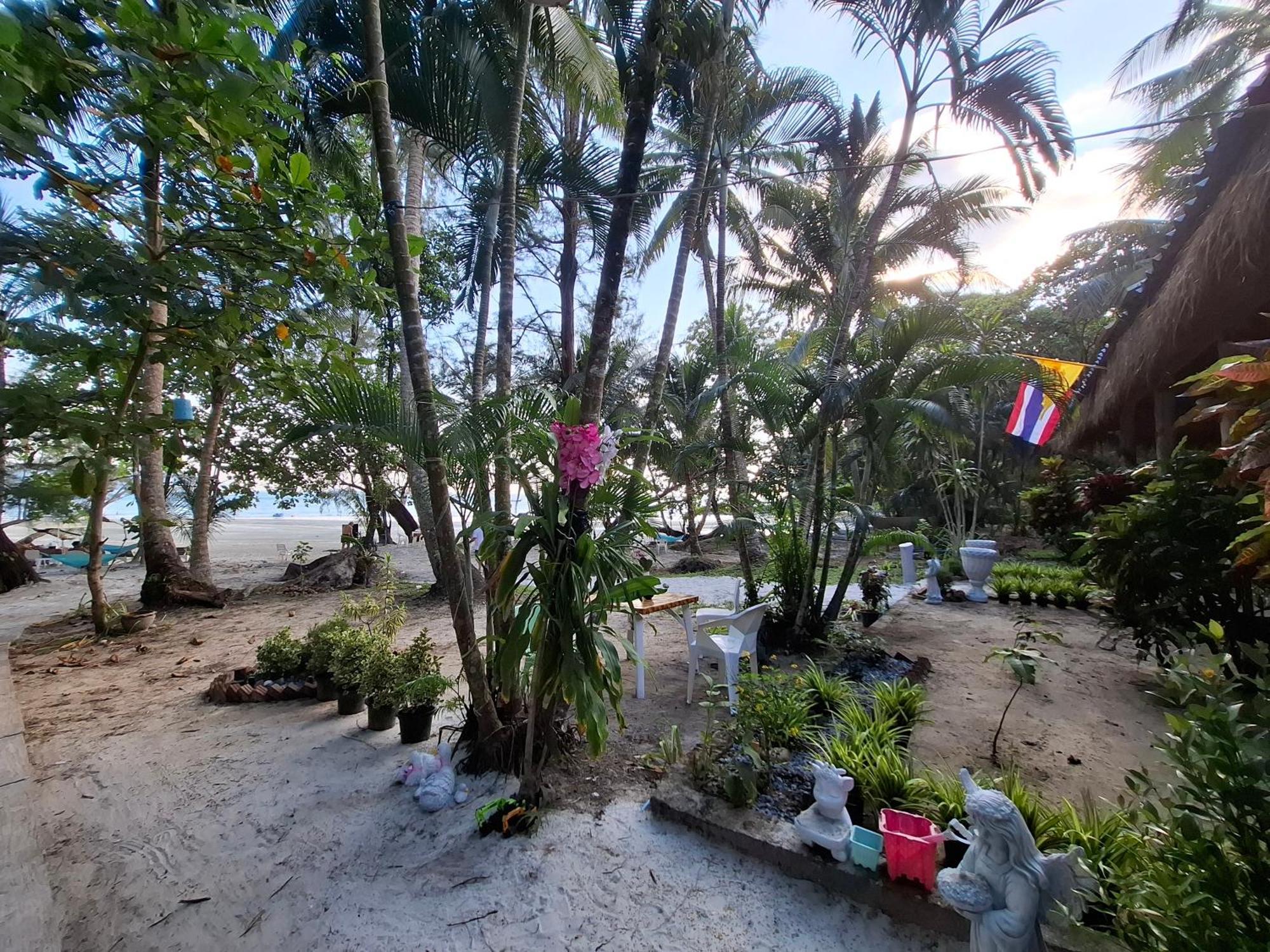 Baan Suan Kayoo 1 Long Beach Aow Yai Hotel Koh Phayam Eksteriør billede