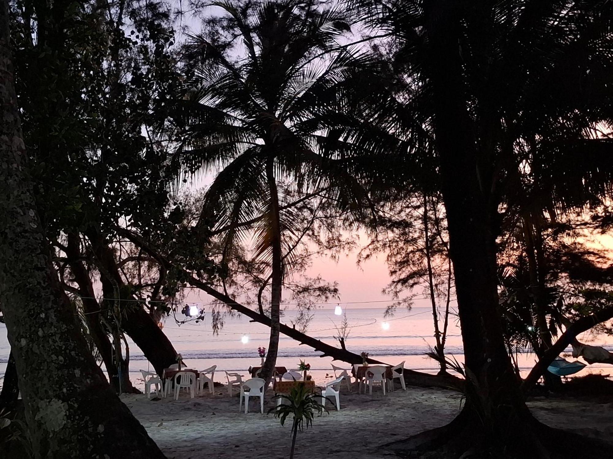 Baan Suan Kayoo 1 Long Beach Aow Yai Hotel Koh Phayam Eksteriør billede