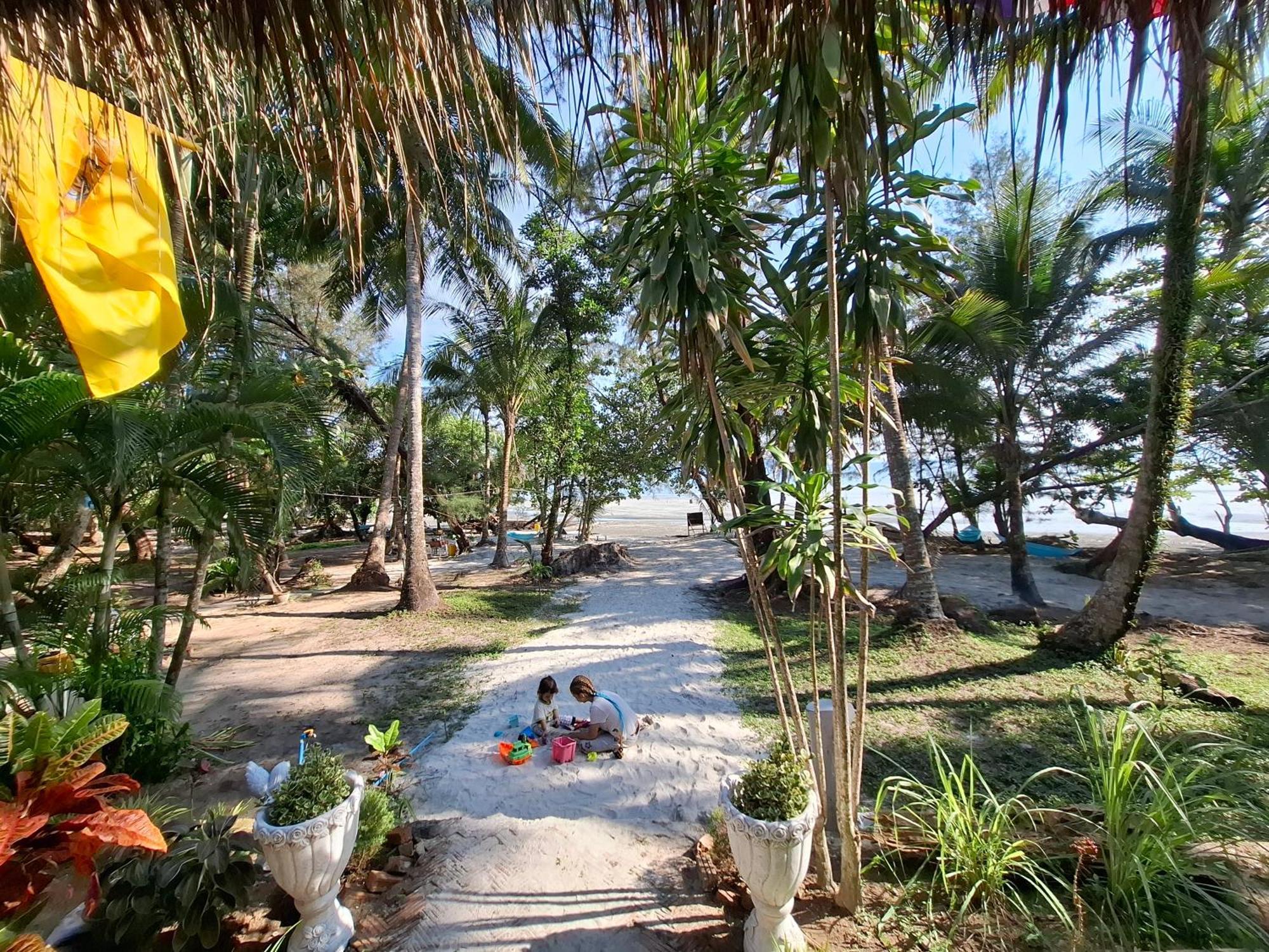 Baan Suan Kayoo 1 Long Beach Aow Yai Hotel Koh Phayam Eksteriør billede